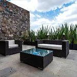 Exclusive Luxury Home With Rooftop Jacuzzi