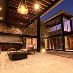 Exclusive Luxury Home With Rooftop Jacuzzi
