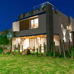 Exclusive Luxury Home With Rooftop Jacuzzi