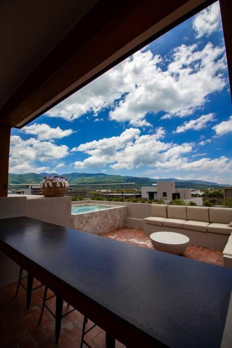 Exclusive Luxury With Rooftop Jacuzzi